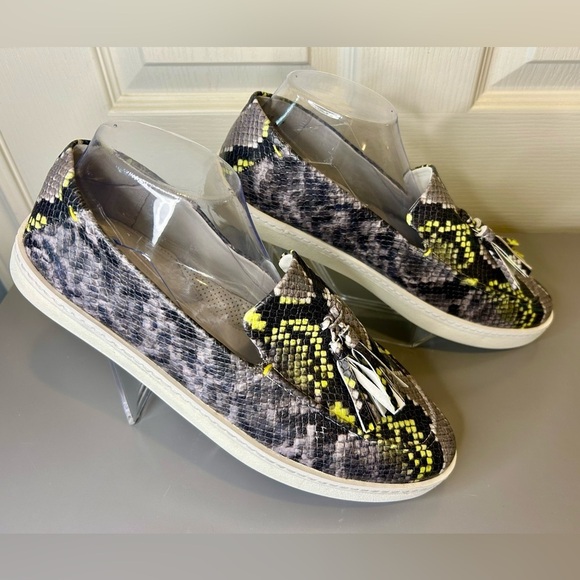 🐍”Franco Sarto” NWOT Neon Green/Black Snakeskin Print Slip On Sneakers Size 11 - Picture 4 of 10